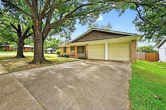 Photo - 1402 Hillcrest Dr