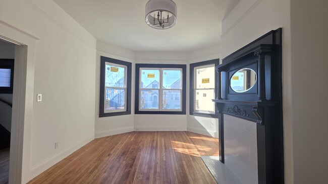 Building Photo - 1590 Underwood Ave