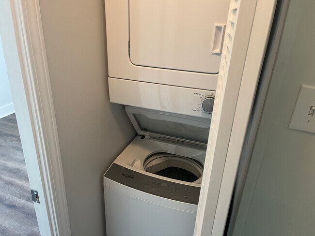 Photo - 557 S Church St Unidad A