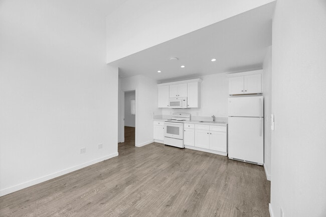 Photo - 572 N Cambridge St