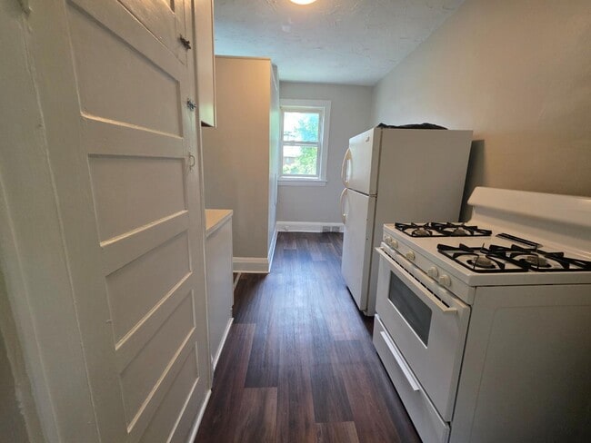 Building Photo - 126 Dawes Ave