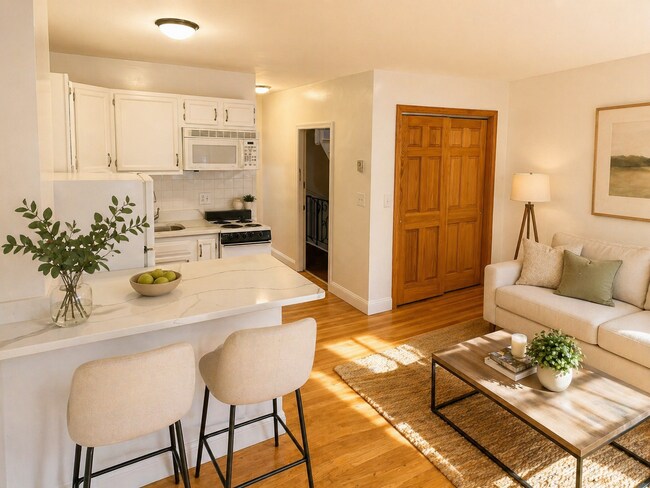 Building Photo - 92 W Cedar St Unit 2F