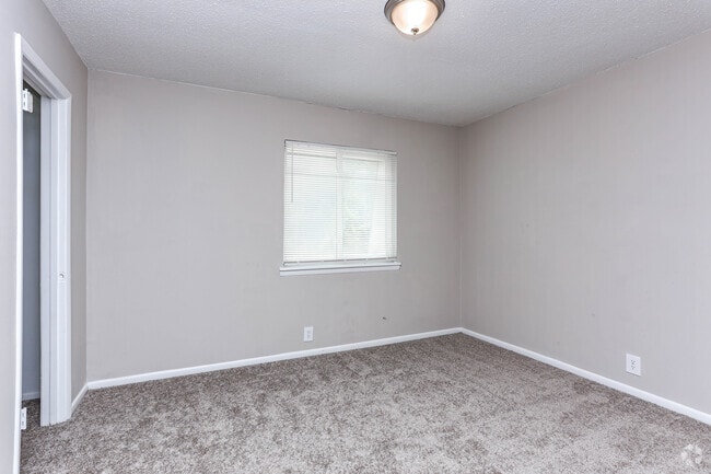 2BR, 1.5BA - 938 SF
