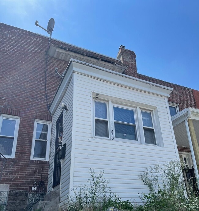 Building Photo - Lovely 3-bedroom townhome near 69th St.