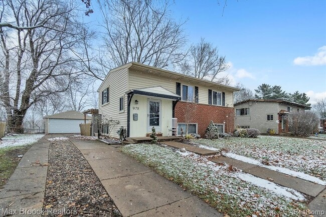 Photo - 978 Panorama Dr
