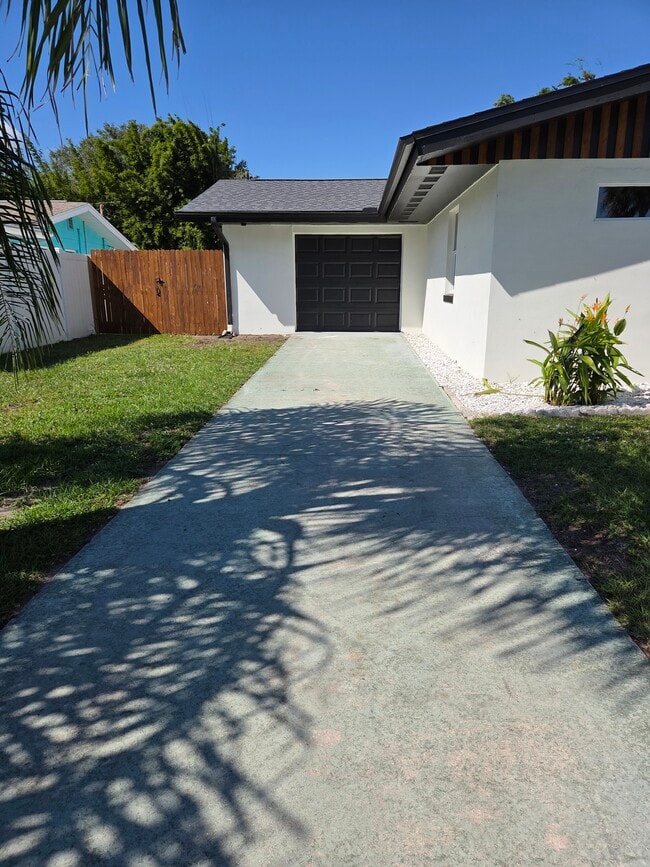 Photo - 945 Brookview Ln