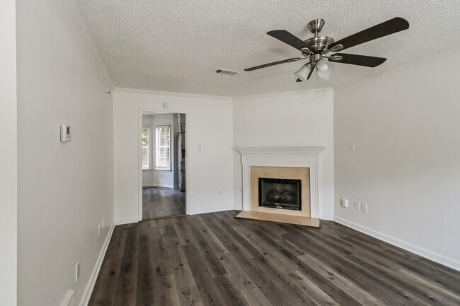 Photo - 9406 Slezenger Ln