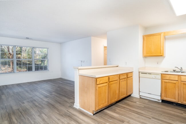 Kitchen - Reynolds Place Apartments