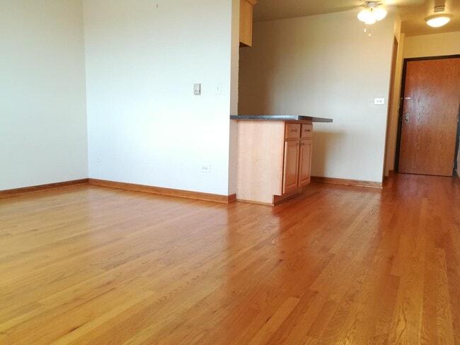 Photo - 4600 N Cumberland Ave Unidad 505