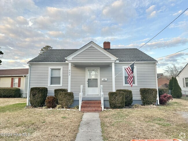 Building Photo - 902 Baxter St Rental