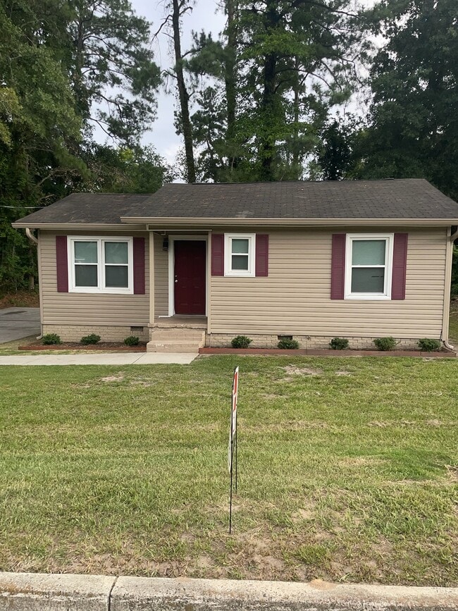 Building Photo - 2432 Lumpkin Rd