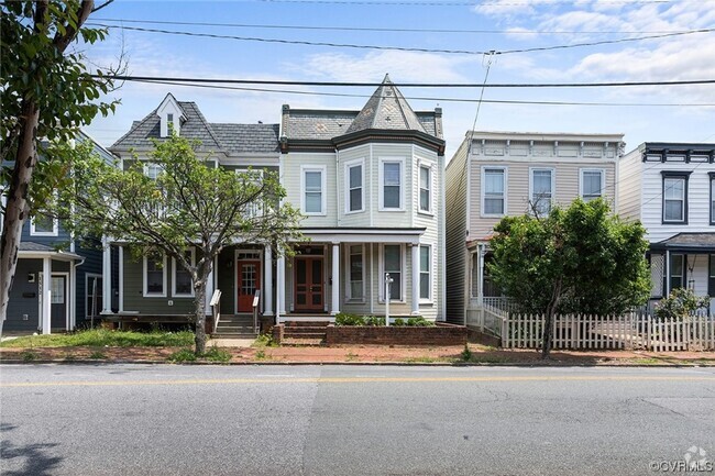Building Photo - Huge 5 Bedroom House Next to VCU With Off ...