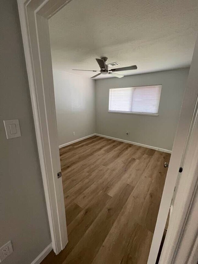 Photo - 11002 Segrest Dr