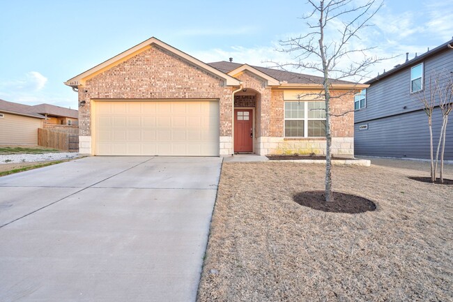 Building Photo - Warm & Spacious 3 Bed, 2 Bath Home with Fenced Backyard