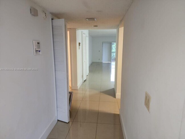 Photo - 16481 Blatt Blvd Unidad 202