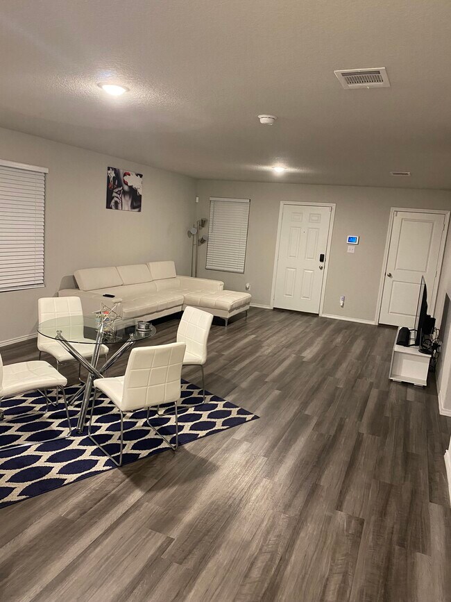 Photo - 6526 Augustus Magee