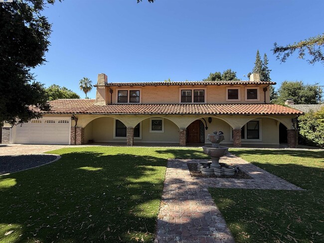 Photo - 470 Hale St Casa