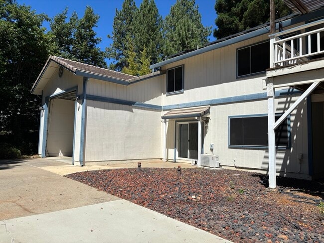 Building Photo - 3594 Camino Hills Dr Unit Apartment
