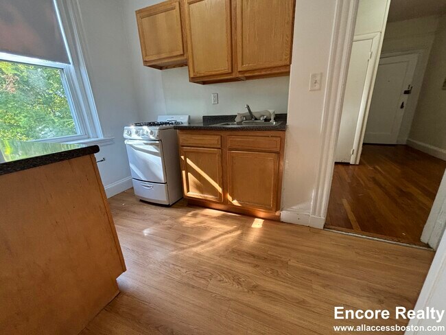Photo - 137 Chiswick Rd Unit #12