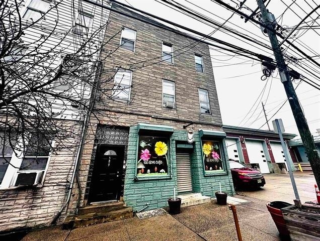 Building Photo - 589 Palisade Ave Unit 2