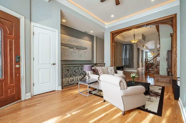 Photo - 2140 W Monroe St