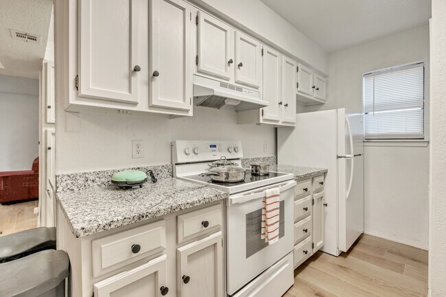 Photo - 11409 Springhollow Rd