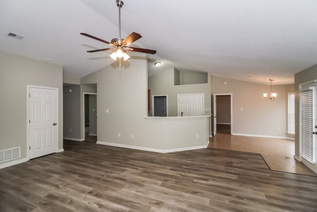 Photo - 1910 Cresent Ln