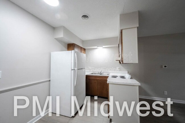 Photo - 323 E 8th St Unit B