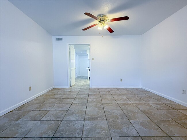 Photo - 9201 Clarewood Dr Unit 198