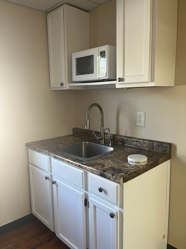 Photo - 311 N 3rd Ave Unit Two bedroom available