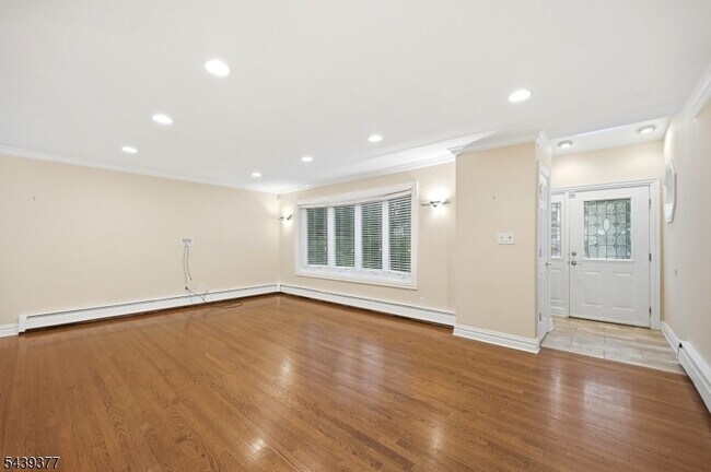 Photo - 47 Crossbrook Rd