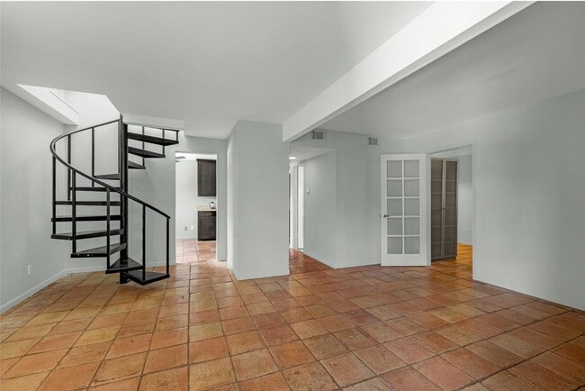 Building Photo - 2415 Columbia St