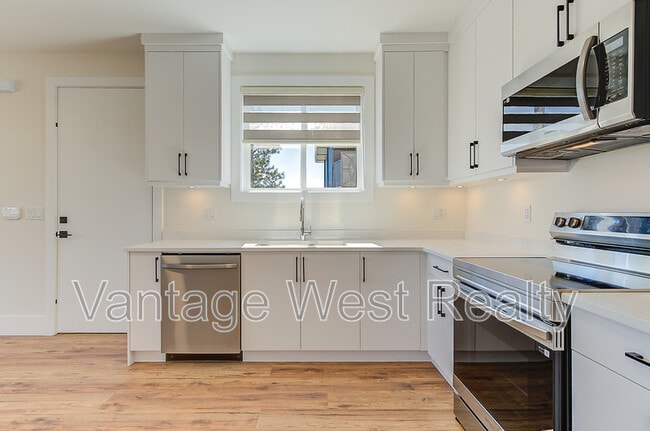 Building Photo - 1511-1511 Vineyard Dr