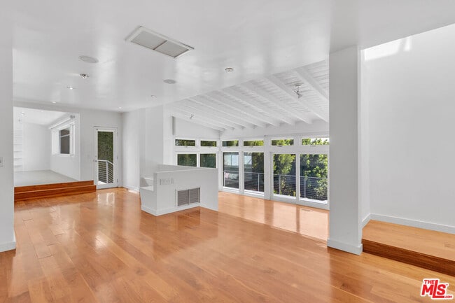 Photo - 8312 Hollywood Blvd