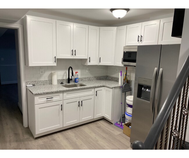 Photo - 1025 N Carey St Unit 5 Available W/Bath $750 5