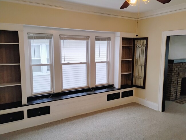 Photo - 2102 Chesterland Ave Unit 2