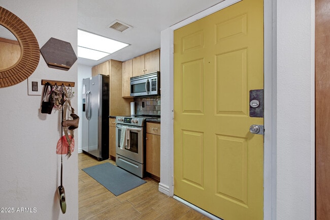 Photo - 540 N May Unidad 1131