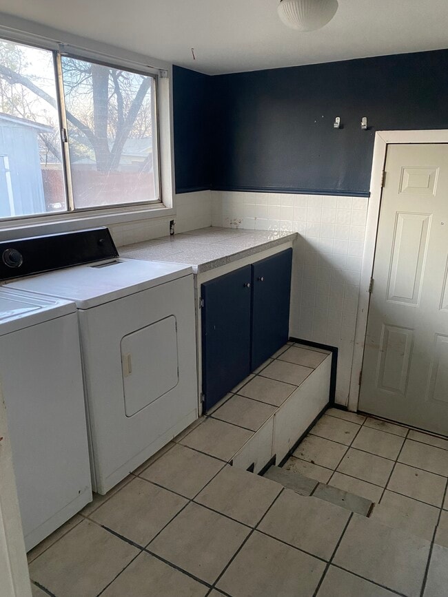 Photo - 907 W 26th St