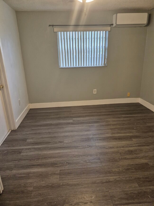 Photo - 791 E 43rd St