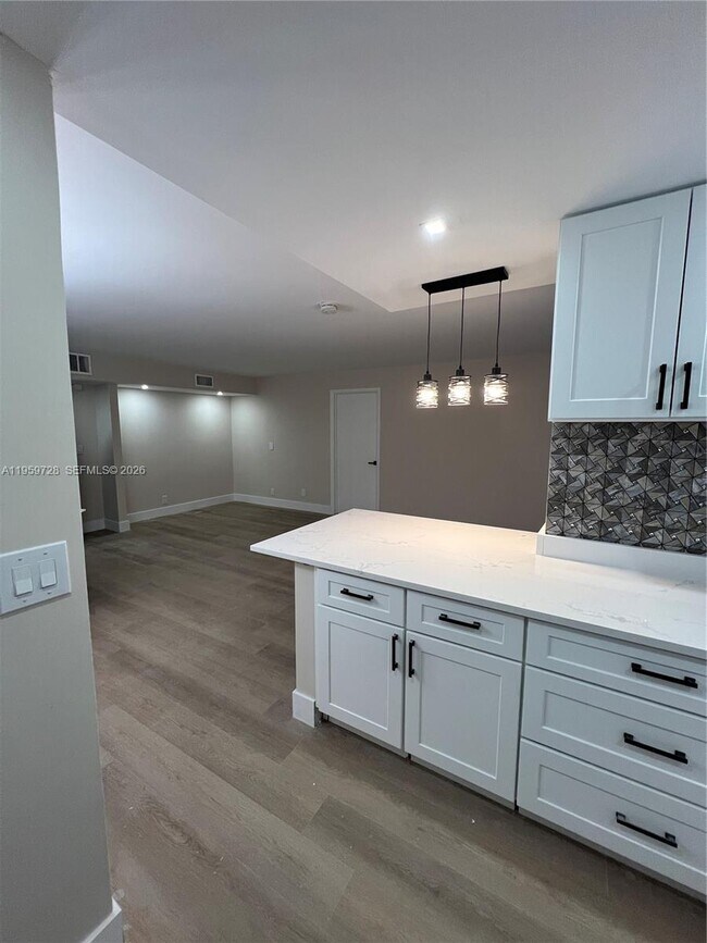 Photo - 17021 N Bay Rd Unidad 124