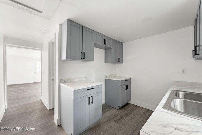 Building Photo - 3142 3rd St Cir S