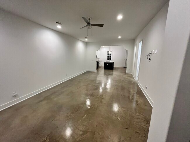 Photo - 4647 Broadwick St