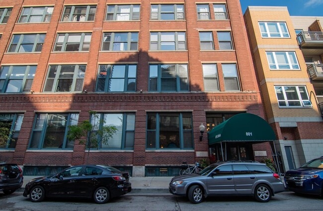 Building Photo - 801 S Wells St Unit 308