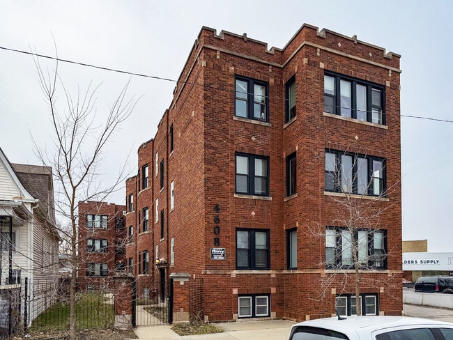 Building Photo - 4608 N Kildare Ave Unit E2