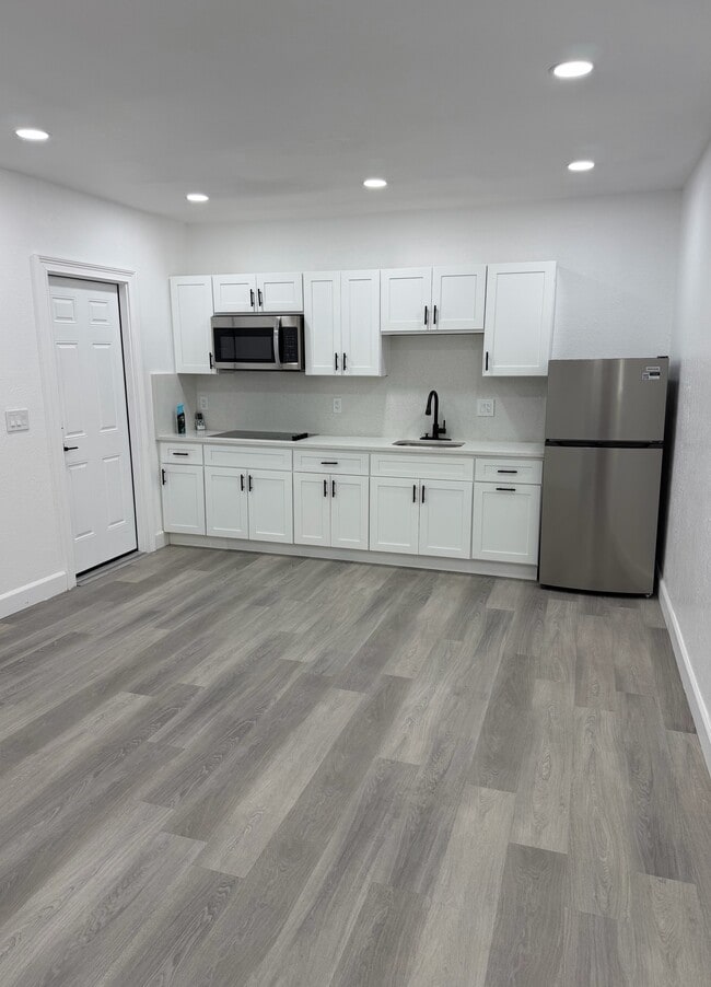 Building Photo - 1511 Grayson Dr Unit 2