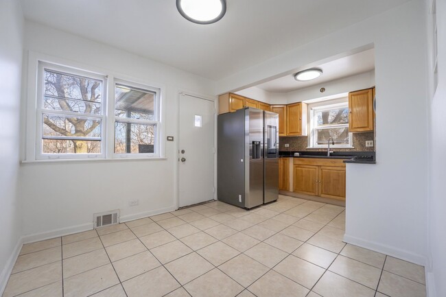 Photo - 5800 W Foster Ave