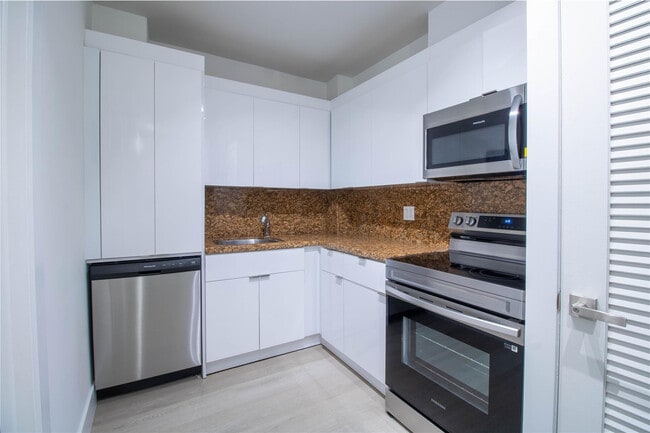 Photo - 2424 SE 17th St Unit 305B