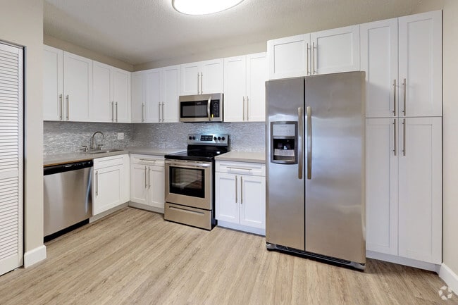 2BR, 1BA - 1,100 SF