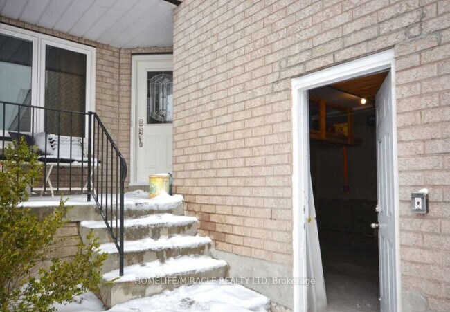 Photo - 833 Mays Cres