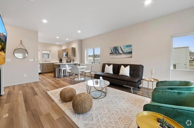 Building Photo - 916 21st St Rental